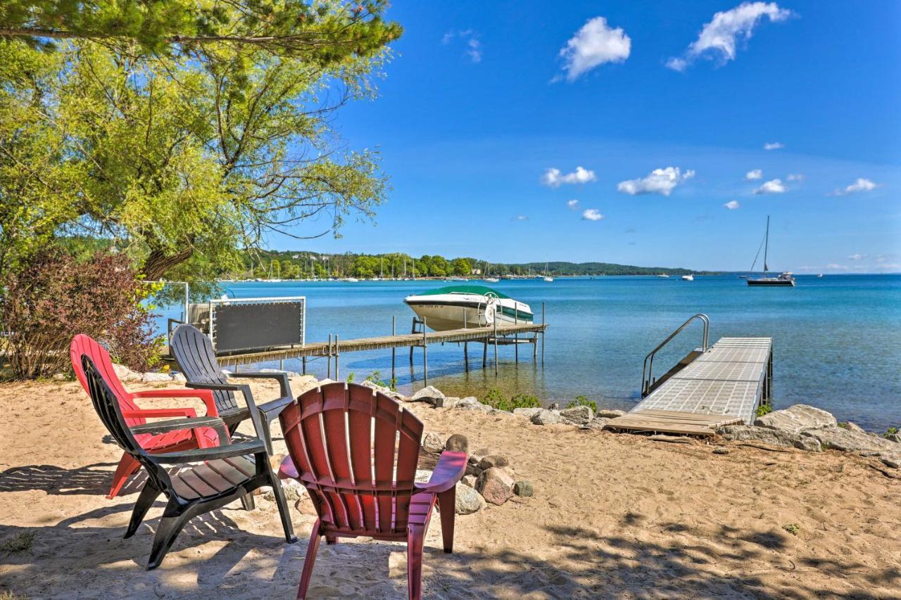 Quaint Studio With Shared Beach Walk To Suttons Bay Extérieur photo