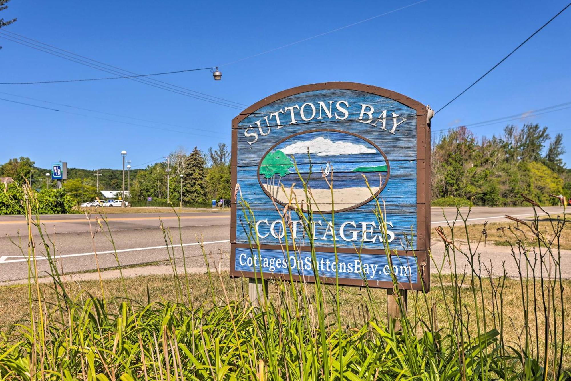Quaint Studio With Shared Beach Walk To Suttons Bay Extérieur photo